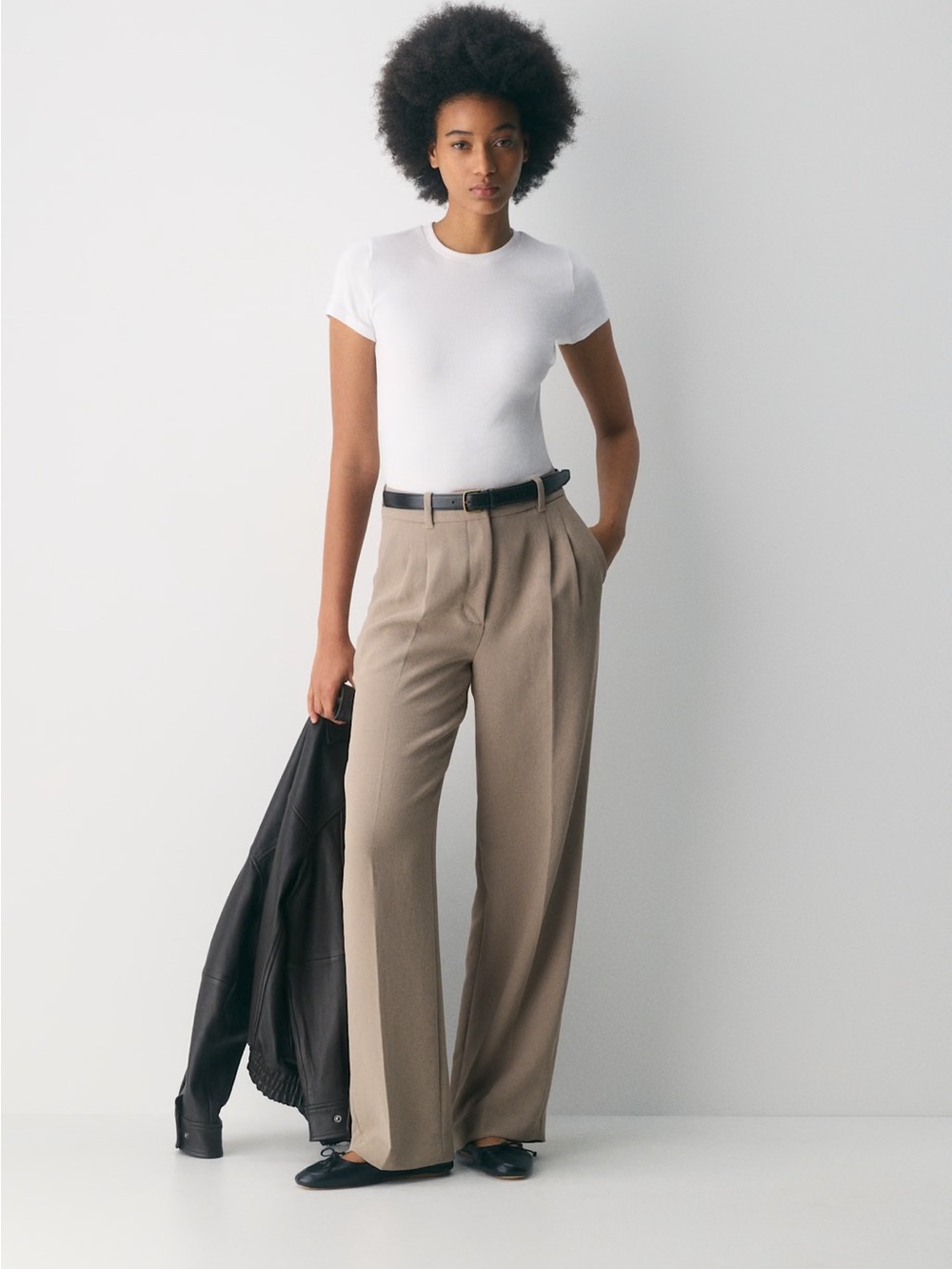 NWOT - Aritzia The Effortless Pant™ - Crepette™ - Size 4 - Nomad Taupe